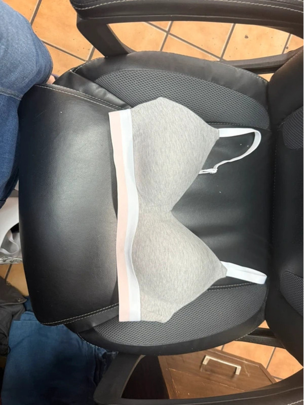 Woman’s New Hanes wireless bras